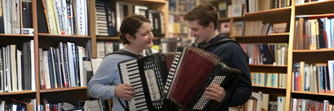 Un garçon et une fille jouant de l'accordéon dans un magasin de musique